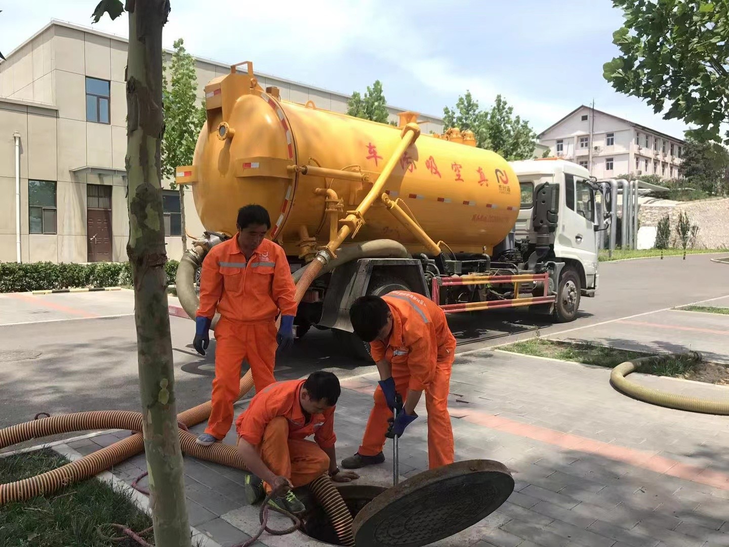 水满乡化粪池清理与5-8吨吸粪车施工效率分析
